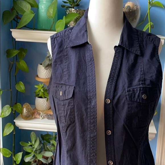 🌺Sonoma sleeveless button down 🌺 - Picture 3 of 6